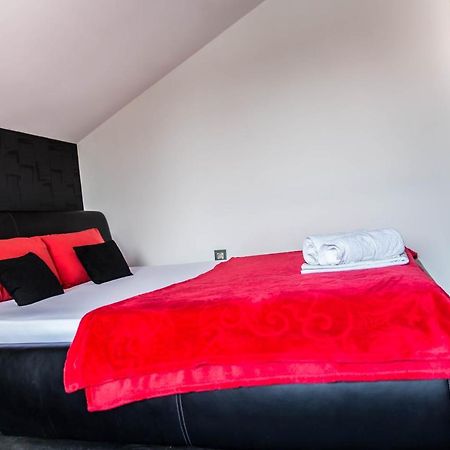 Guest House Vila Salute Ni 外观 照片