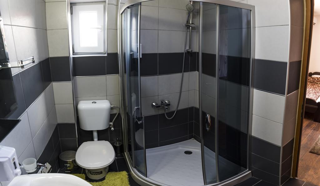 Guest House Vila Salute Ni 外观 照片