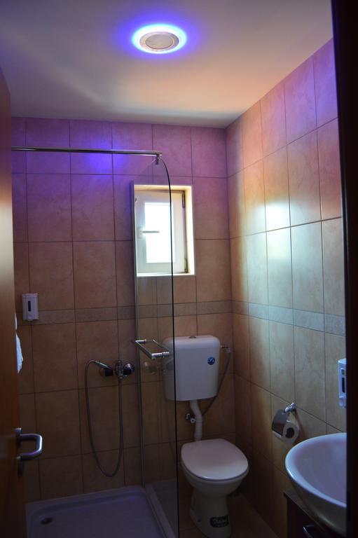 Guest House Vila Salute Ni 外观 照片