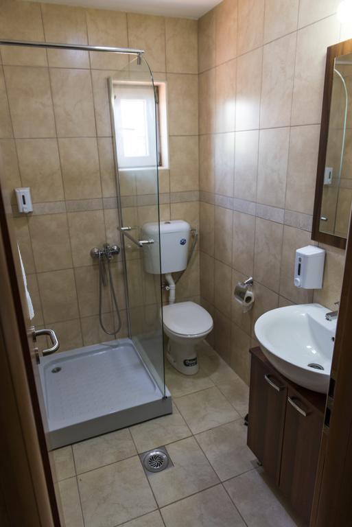 Guest House Vila Salute Ni 外观 照片