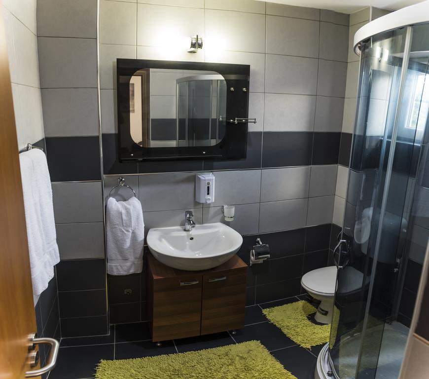 Guest House Vila Salute Ni 外观 照片