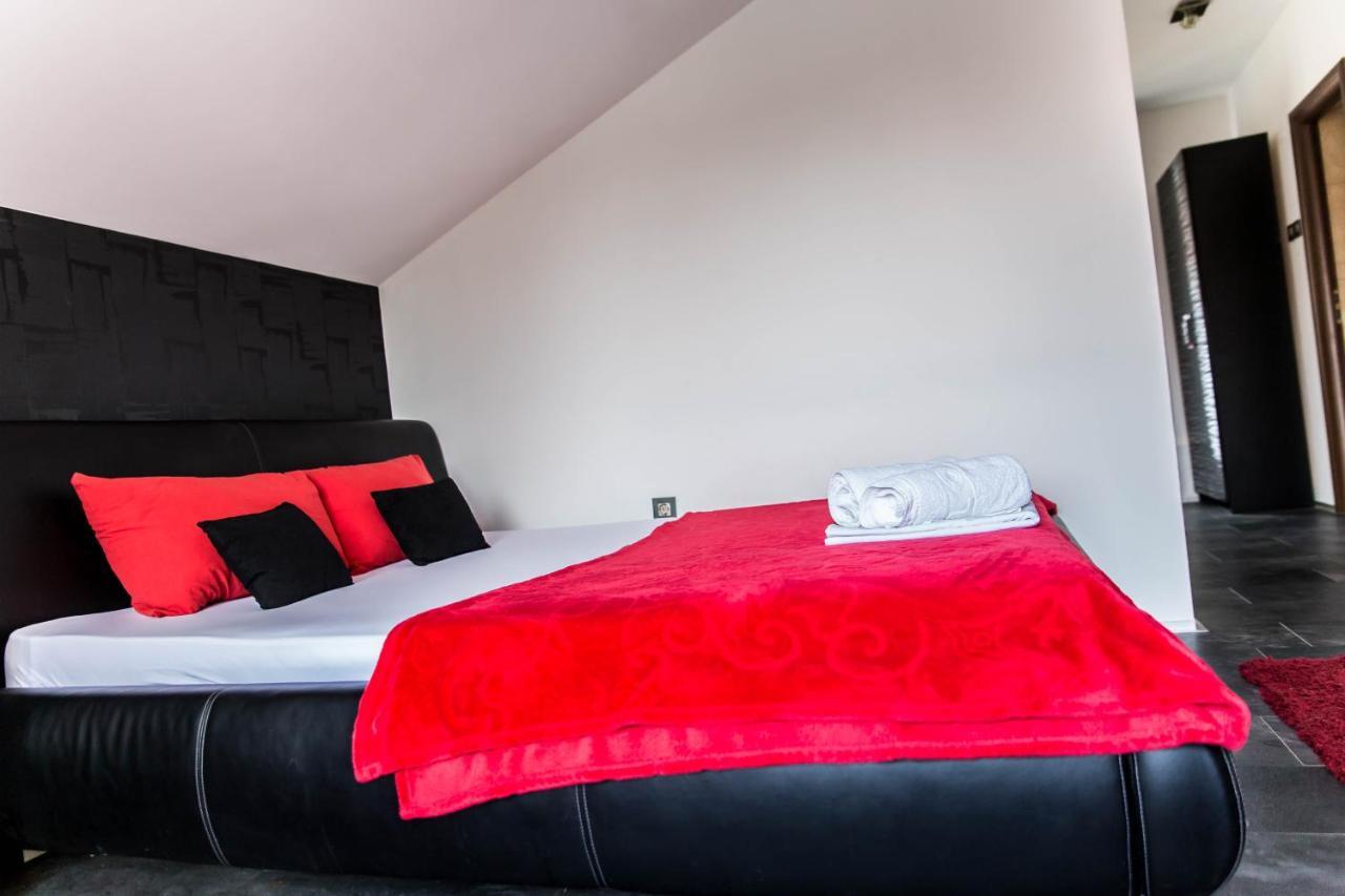 Guest House Vila Salute Ni 外观 照片
