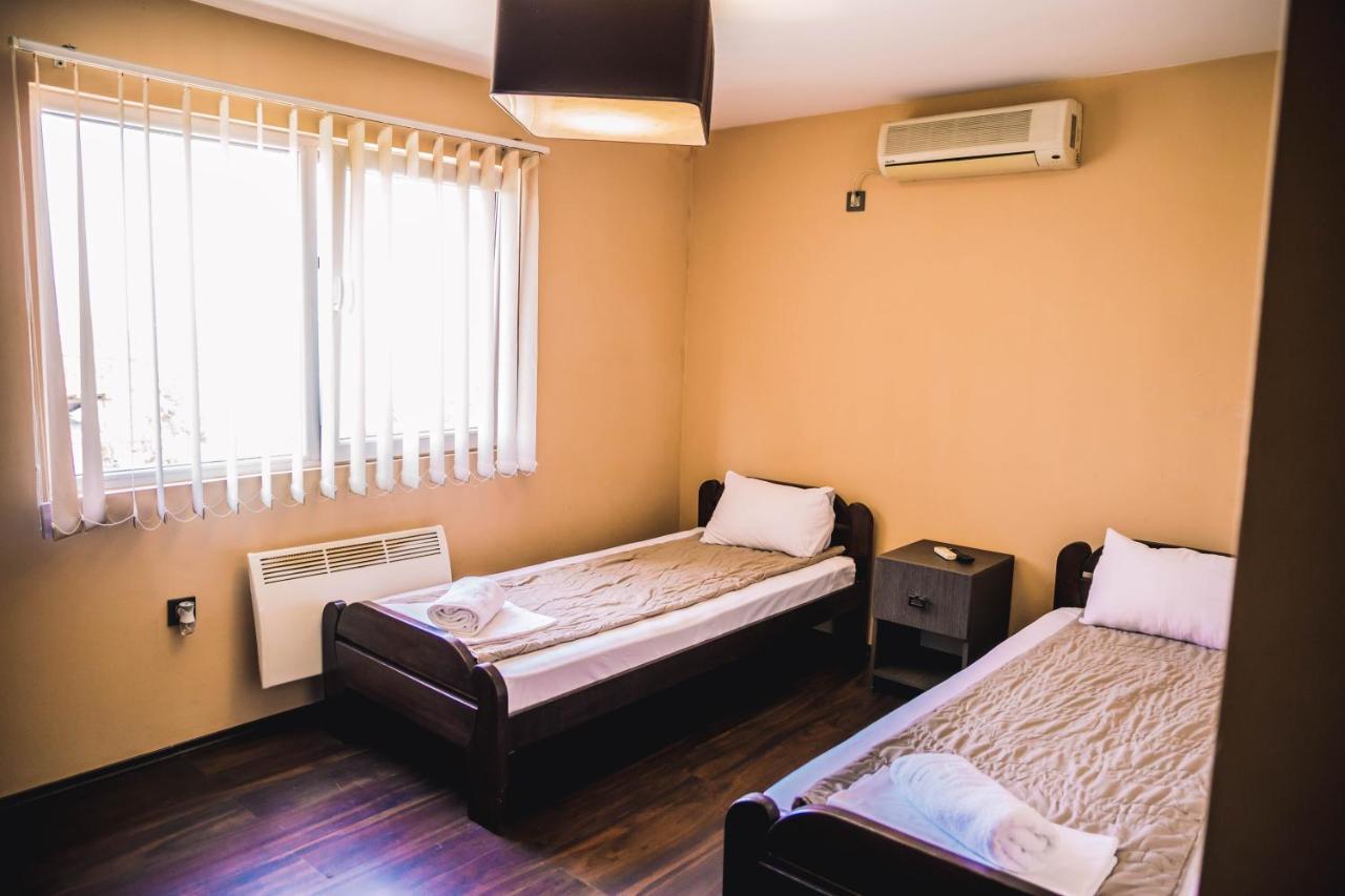Guest House Vila Salute Ni 外观 照片