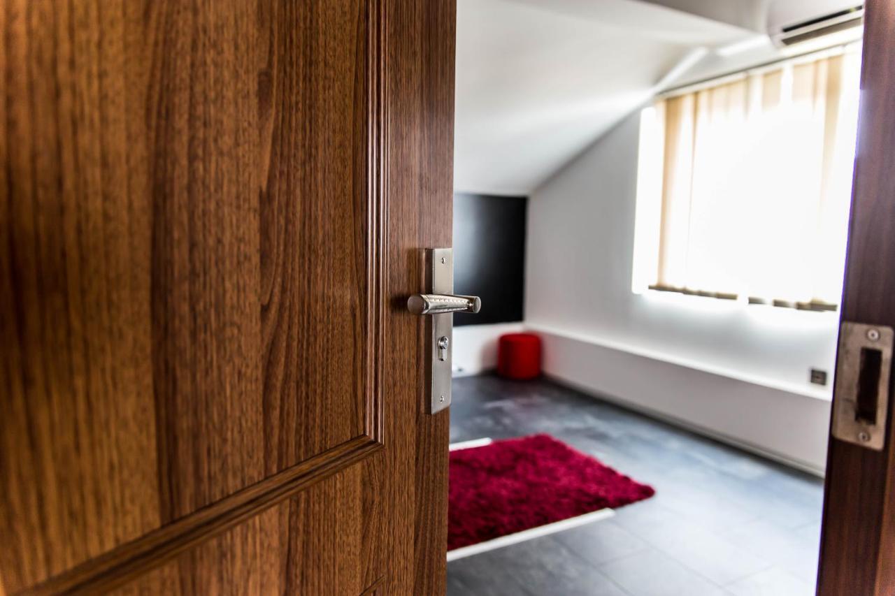 Guest House Vila Salute Ni 外观 照片
