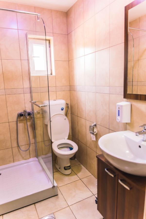 Guest House Vila Salute Ni 外观 照片